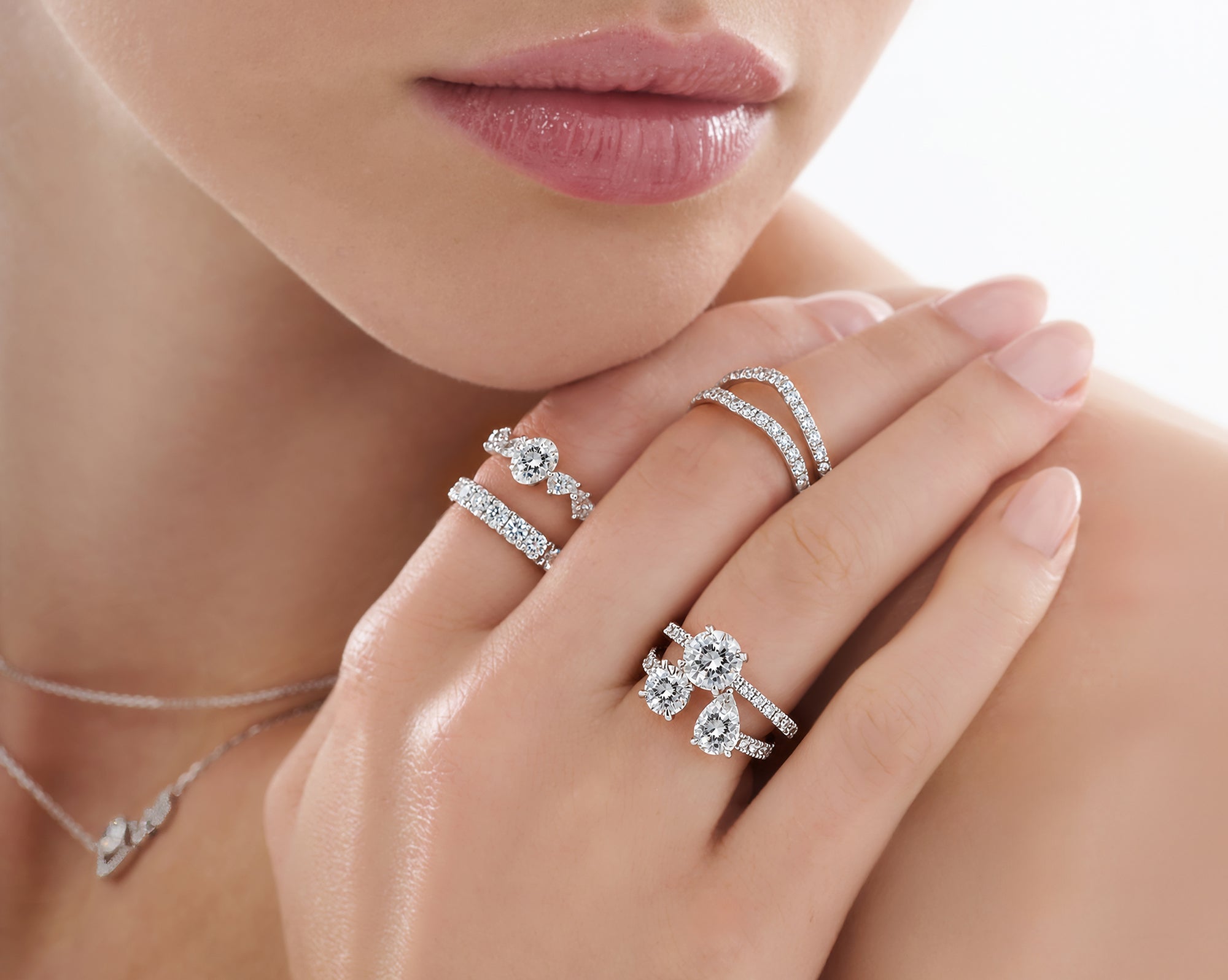 Verlobungsring mit Labor Diamant und handgefertigtem Diamantschmuck