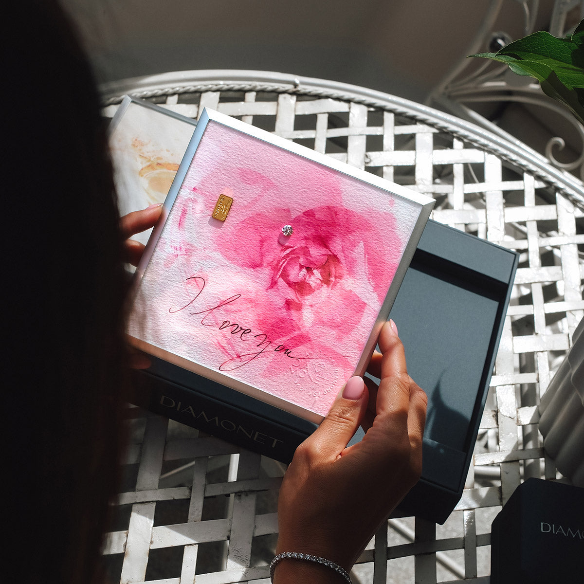 THE PRESENT "Love in Bloom" im Aluminium Rahmen natur