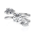 LIVIA Ring mit 1.00 ct. Brillant & 2x 0.50 ct. Pear Lab Grown Diamonds