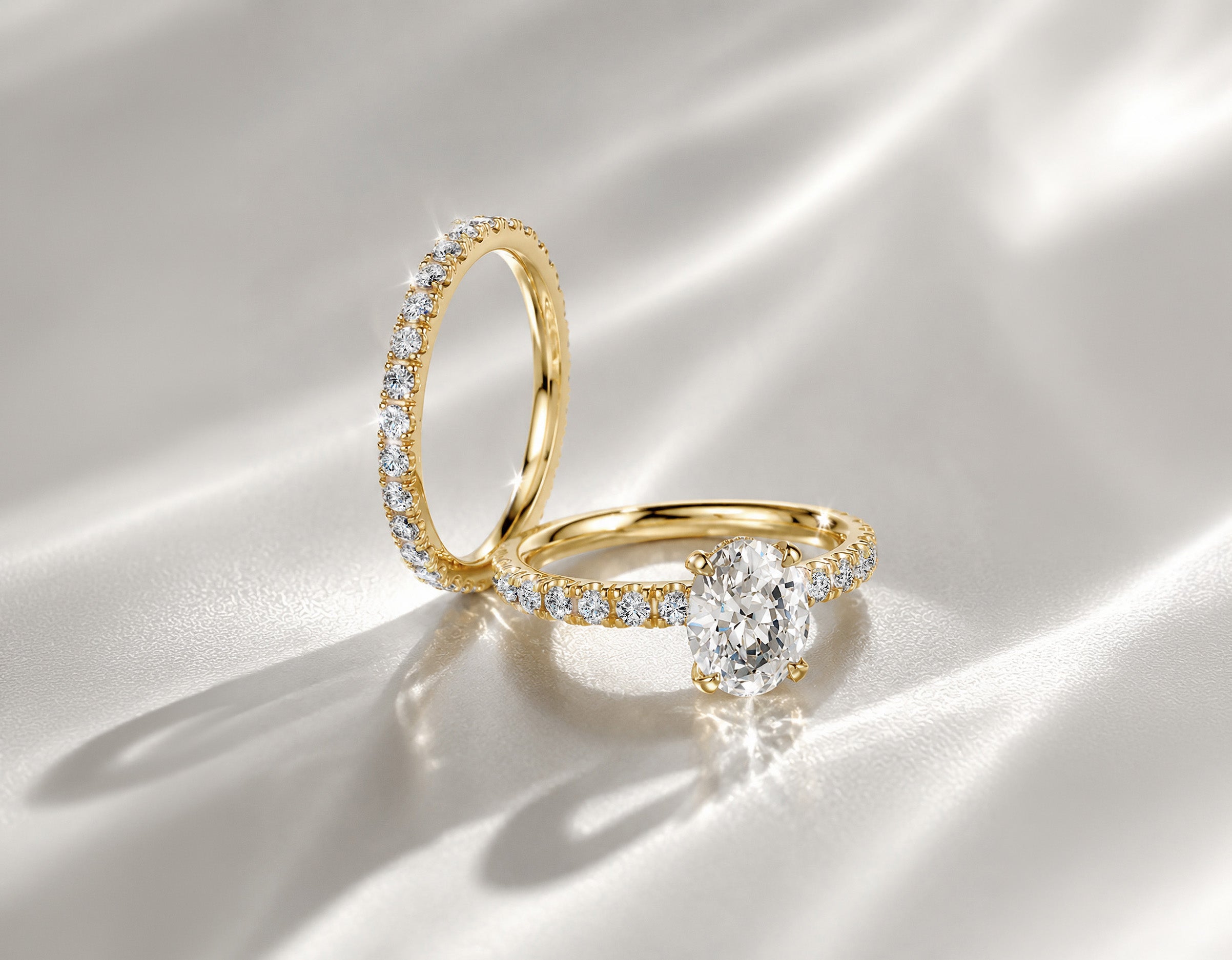 Handgefertigter Verlobungsring mit Labordiamant aus Gold
